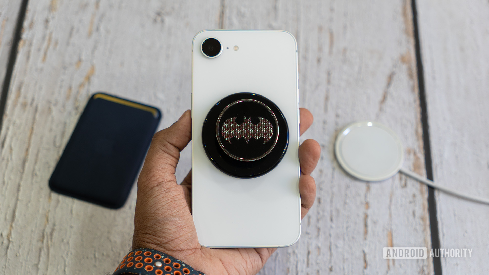 Apple iPhone 17e com MagSafe PopSocket, carteira MagSafe, carregador MagSafe