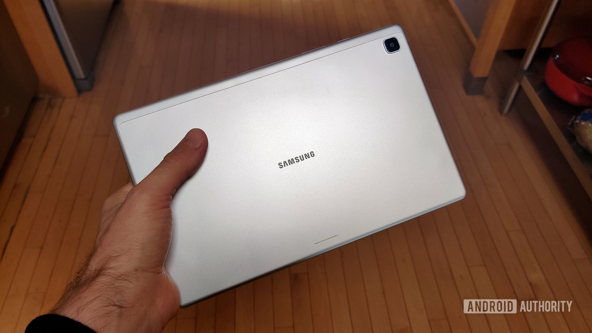 Tablet Samsung Galaxy Tab A7 2020 de volta à mão