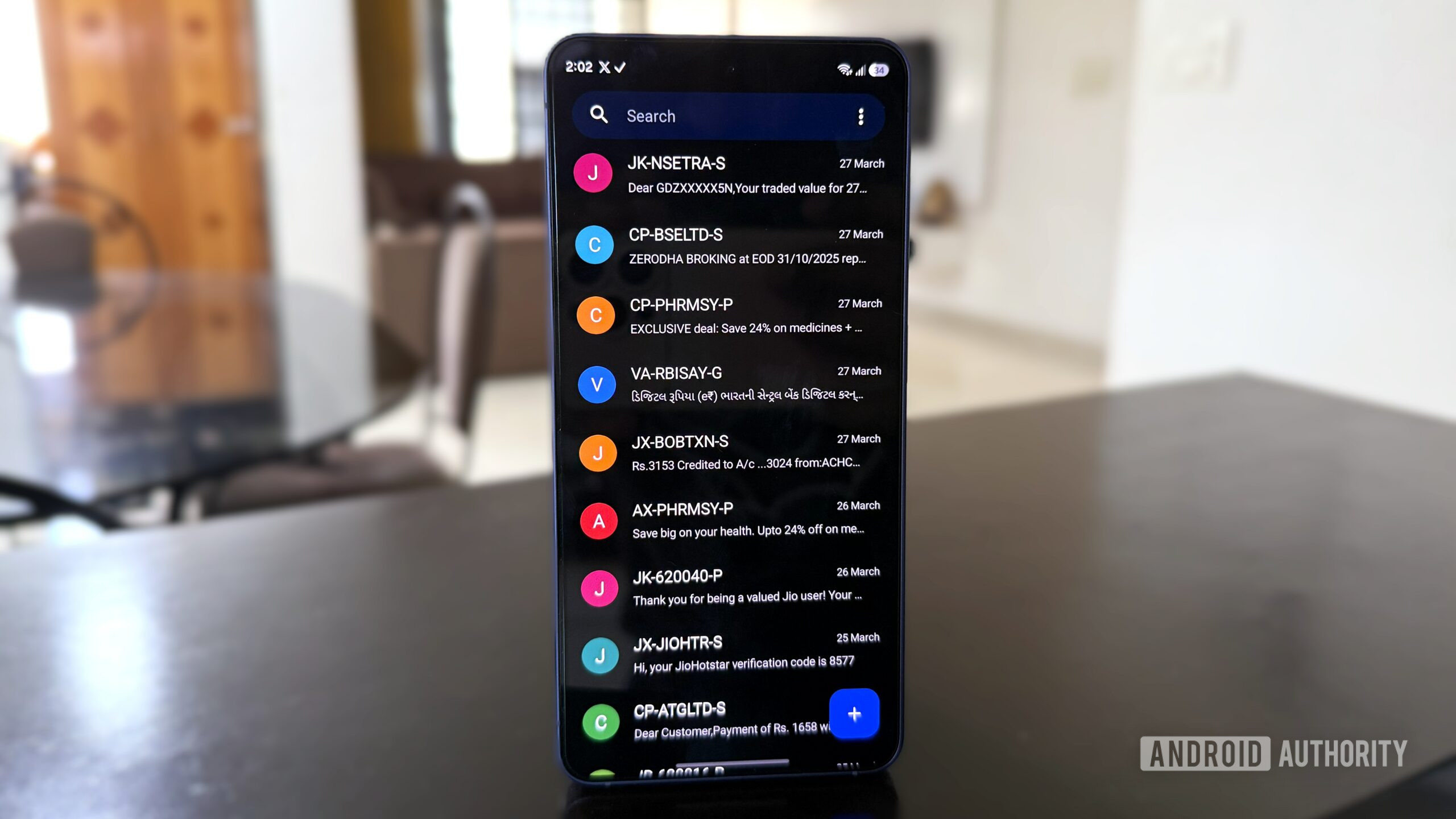Uma foto do Fossify Messages em um telefone Samsung.