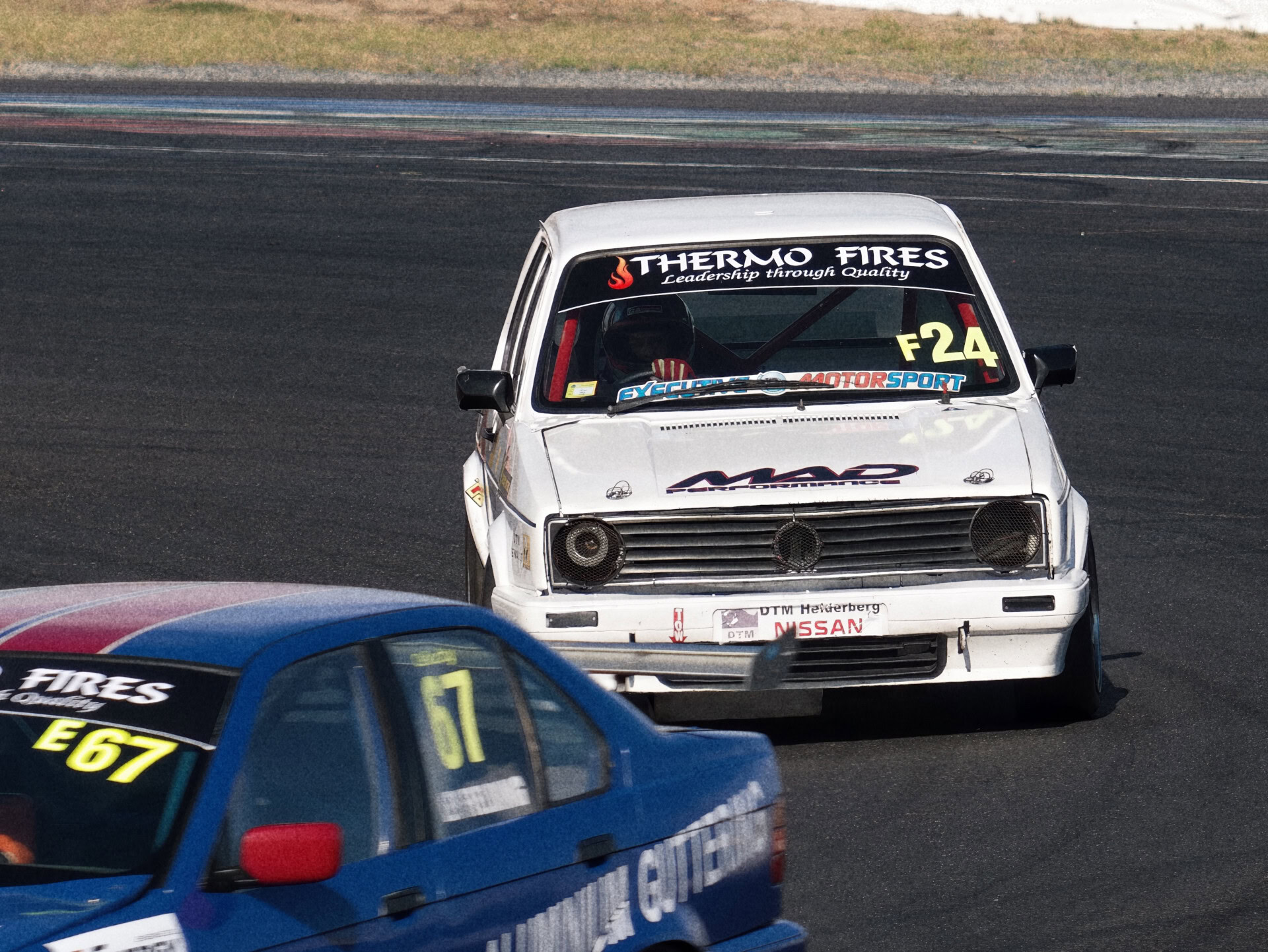 Perfil personalizado do carro de corrida vivo X300 Ultra VW Golf