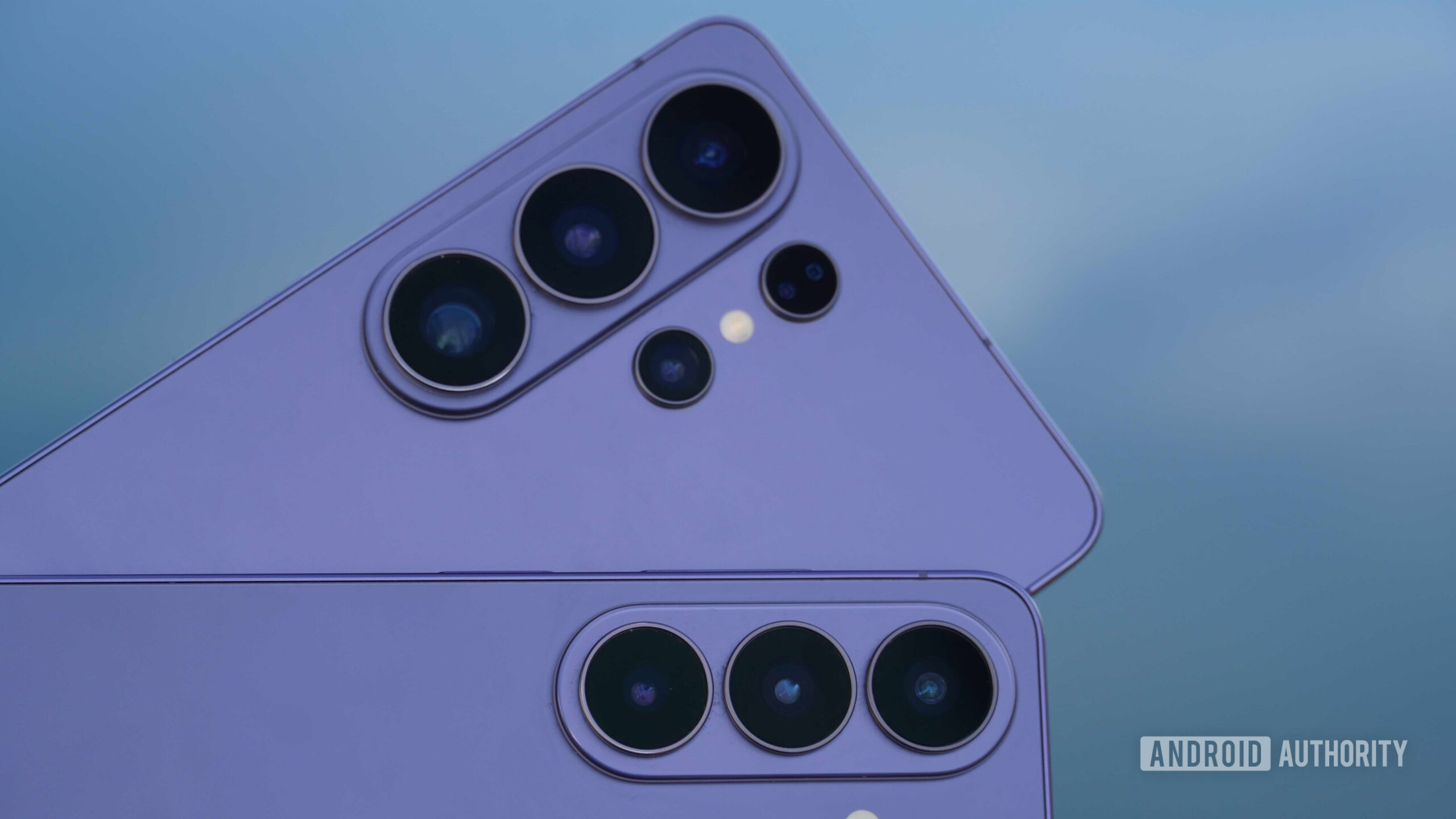 Os sensores da câmera no Galaxy S26 e Galaxy S26 Ultra.