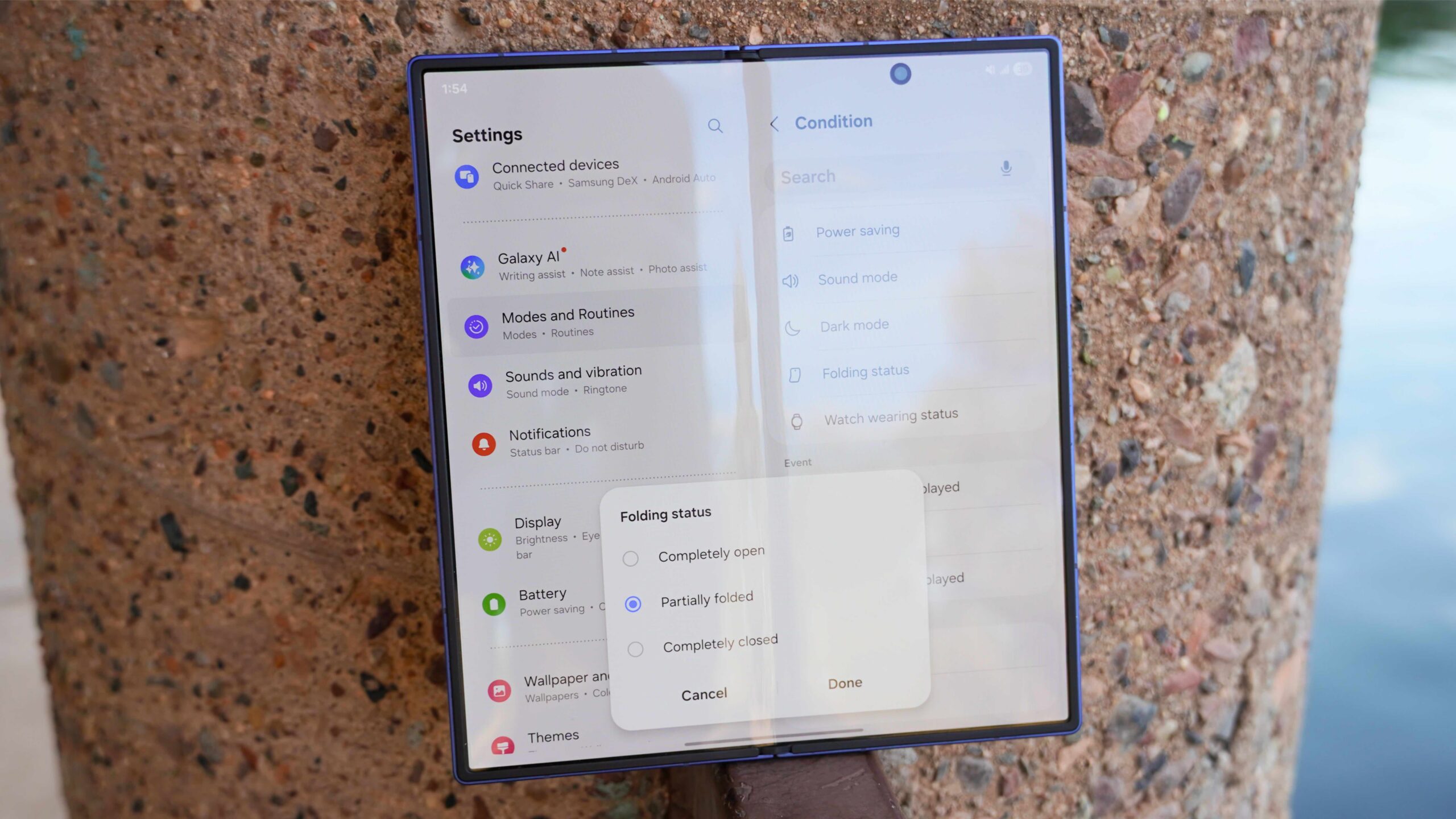 Status de dobramento de modos de uma UI corrigido Modos baseados no status de dobramento em um Galaxy Z Fold 7.