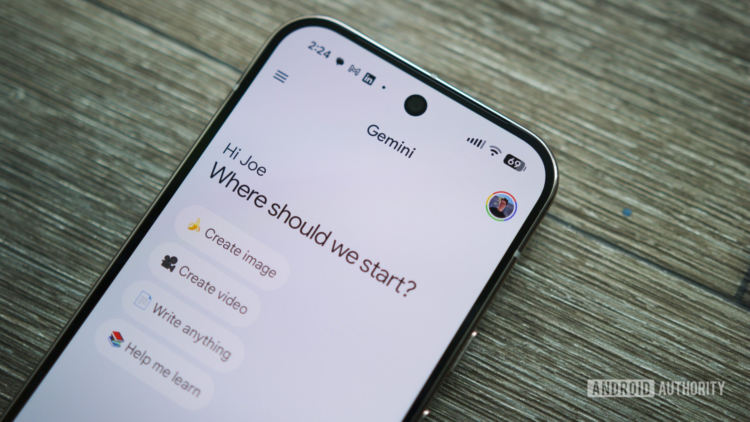 gemimi herói da tela inicial pixel janeiro de 2026 Aplicativo Gemini rodando em um Pixel.