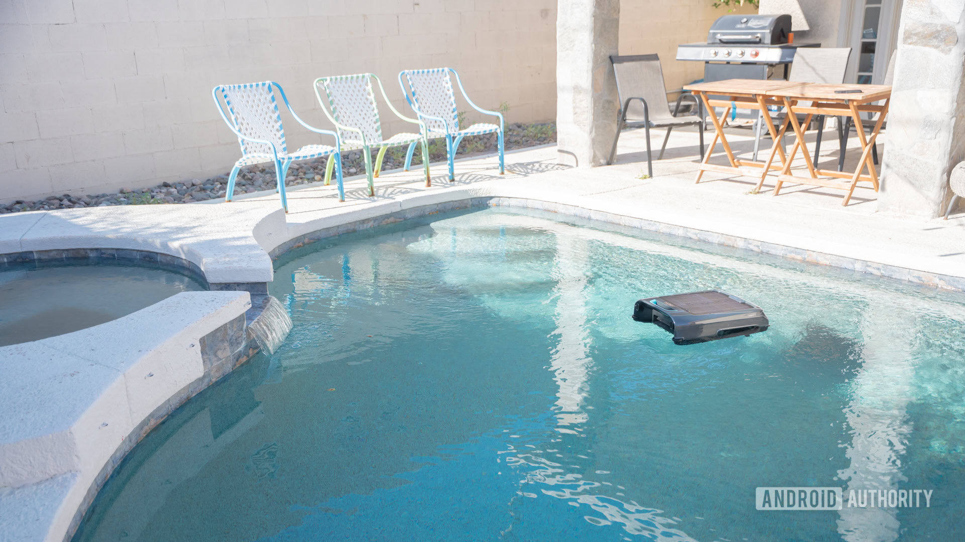 Aiper EcoSurfer S2 na piscina 9 Aiper EcoSurfer S2 na piscina 9