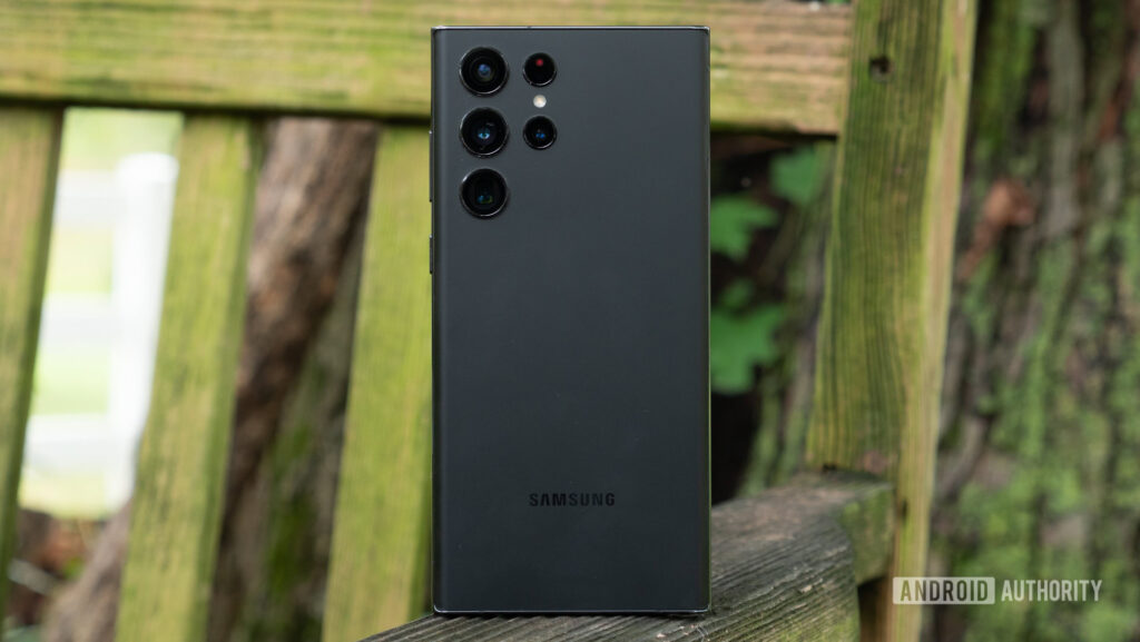 Um misterioso administrador fantasma está bloqueando digitalmente telefones Samsung